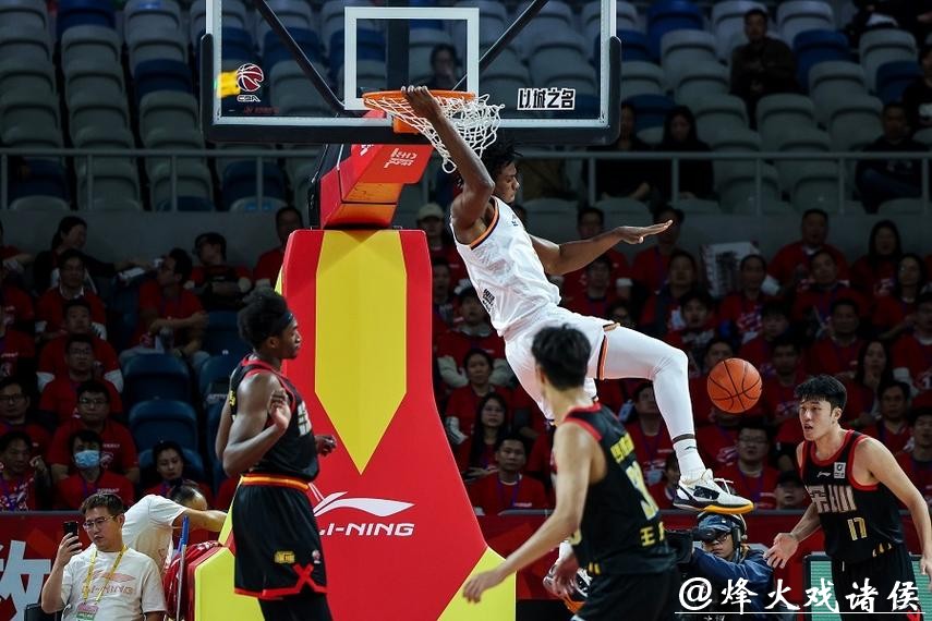 终结上海9连胜!CBA常规赛,深圳主场战胜上海 终结上海9连胜!CBA常规赛,深圳主场战胜上海